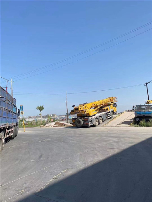 海伦市25吨吊车的租赁价格大概是多少？